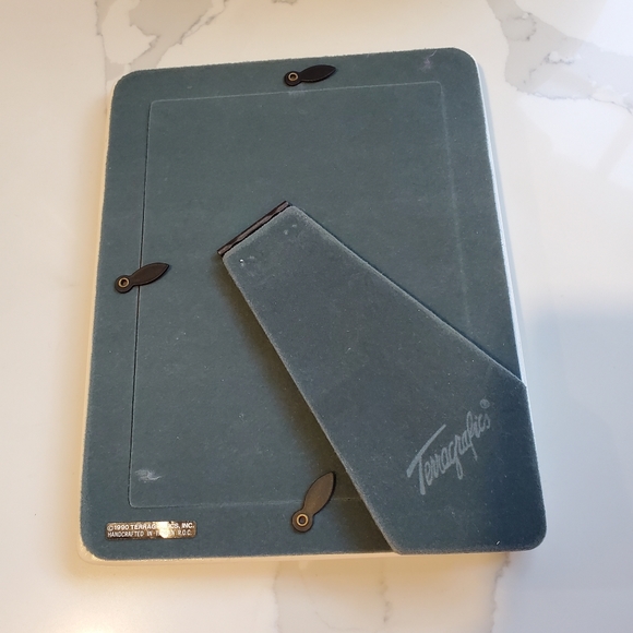 Terragrafics flower picture frame, 7" by 9" - Picture 4 of 8